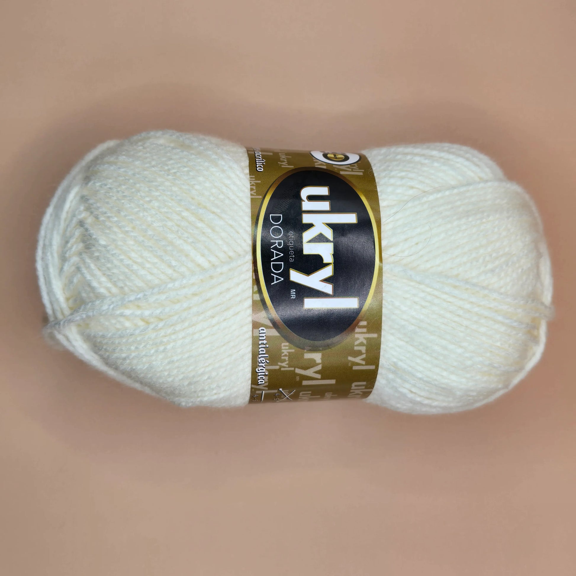Lana Ukryl Dorada de La Madeja.  Color crema, suave, alta calidad - La Madeja