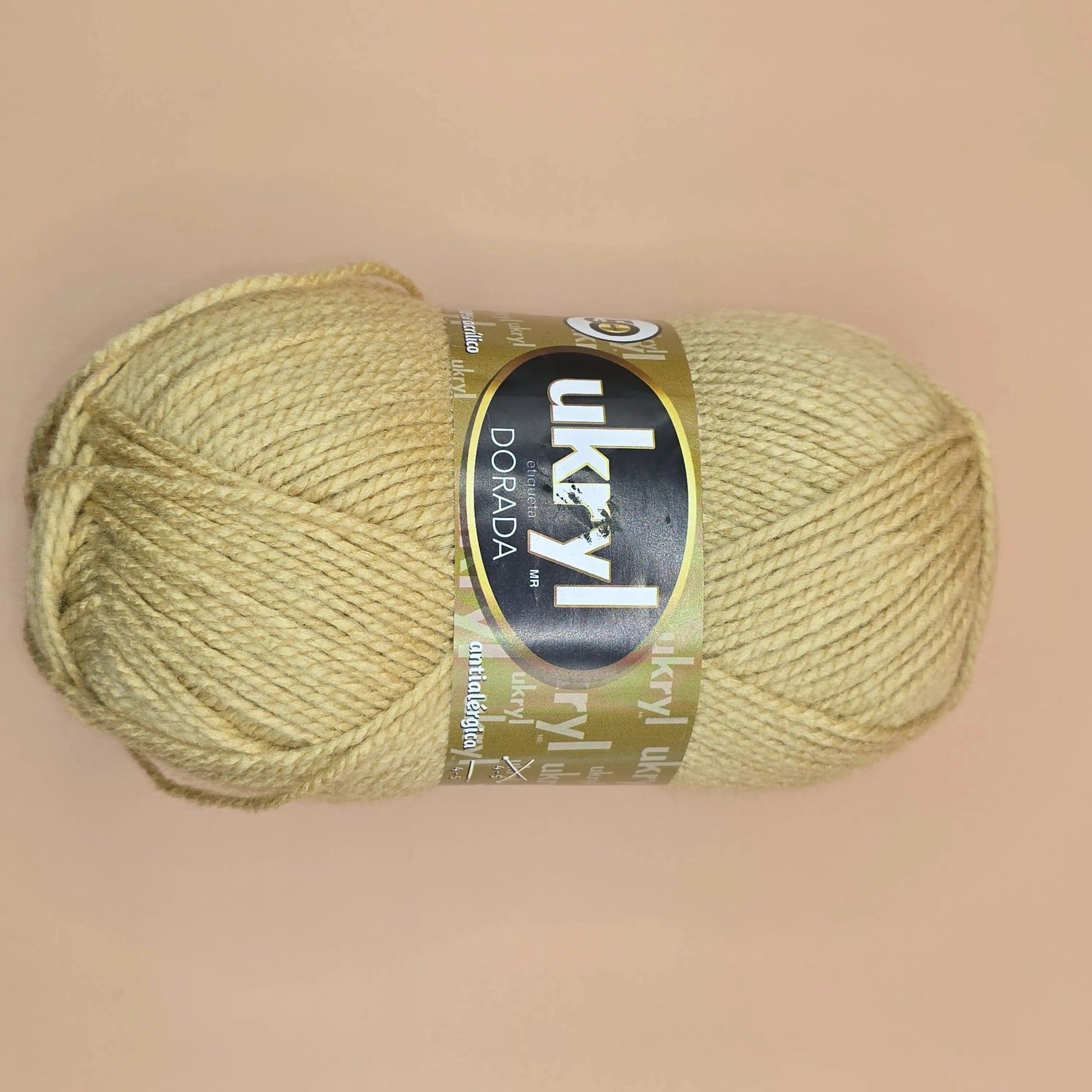 Lana Ukryl Dorada de La Madeja. Color beige, suave y de alta calidad. - La Madeja