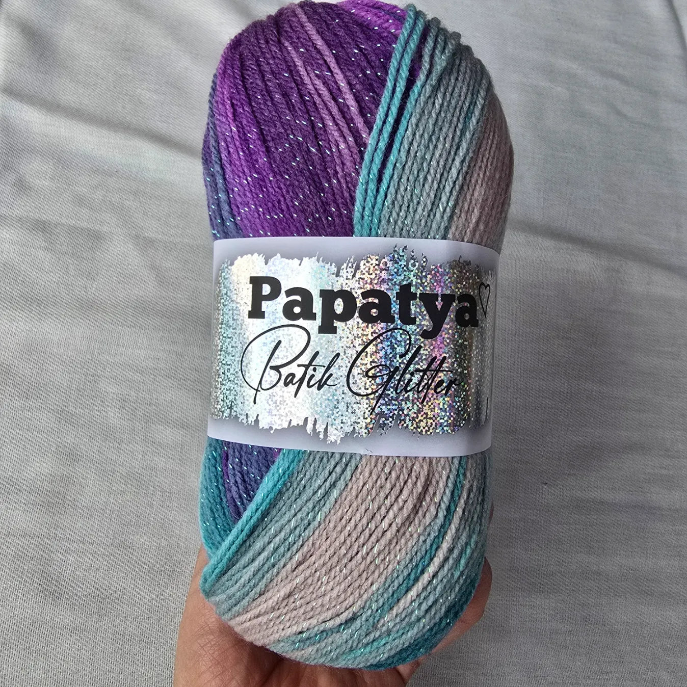 Pack Batik Glitter de Papatya – Lana autorayada con brillo 97 % acrílico / 3 % poliéster.