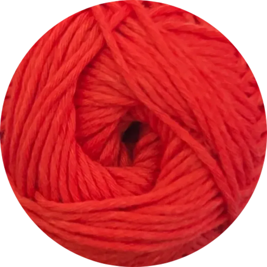 Ovillo de hilo de algodón Pima peinado premium marca Reginella en un vibrante color rojo. Ideal para tejer.