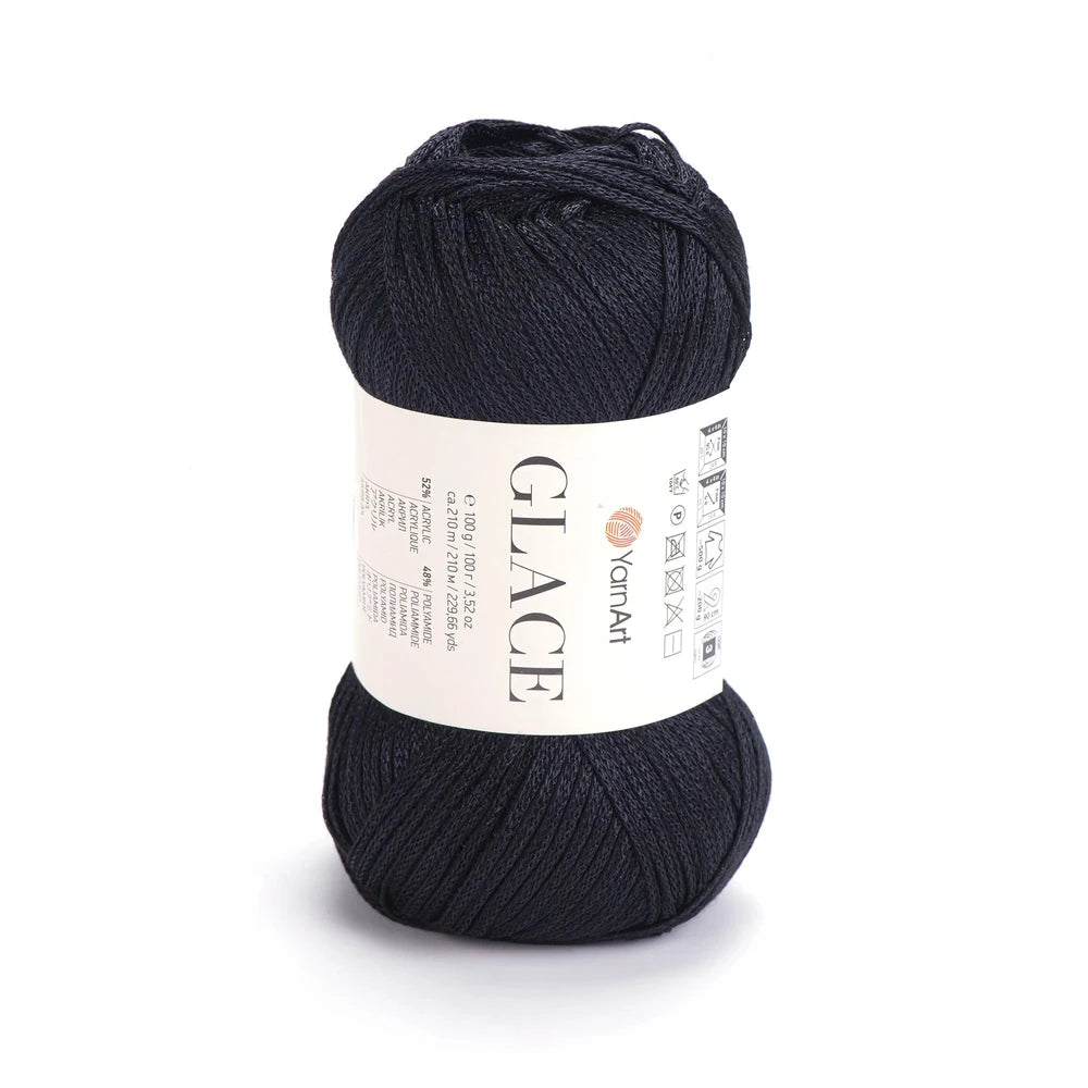 Lana Glace de YarnArt color negro, hilo con brillo y suavidad.