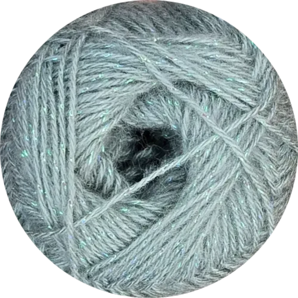 Ovillo de lana brillante gris con hebras iridiscentes, mezcla de acrílico y lana Alize Angora Gold Simli.