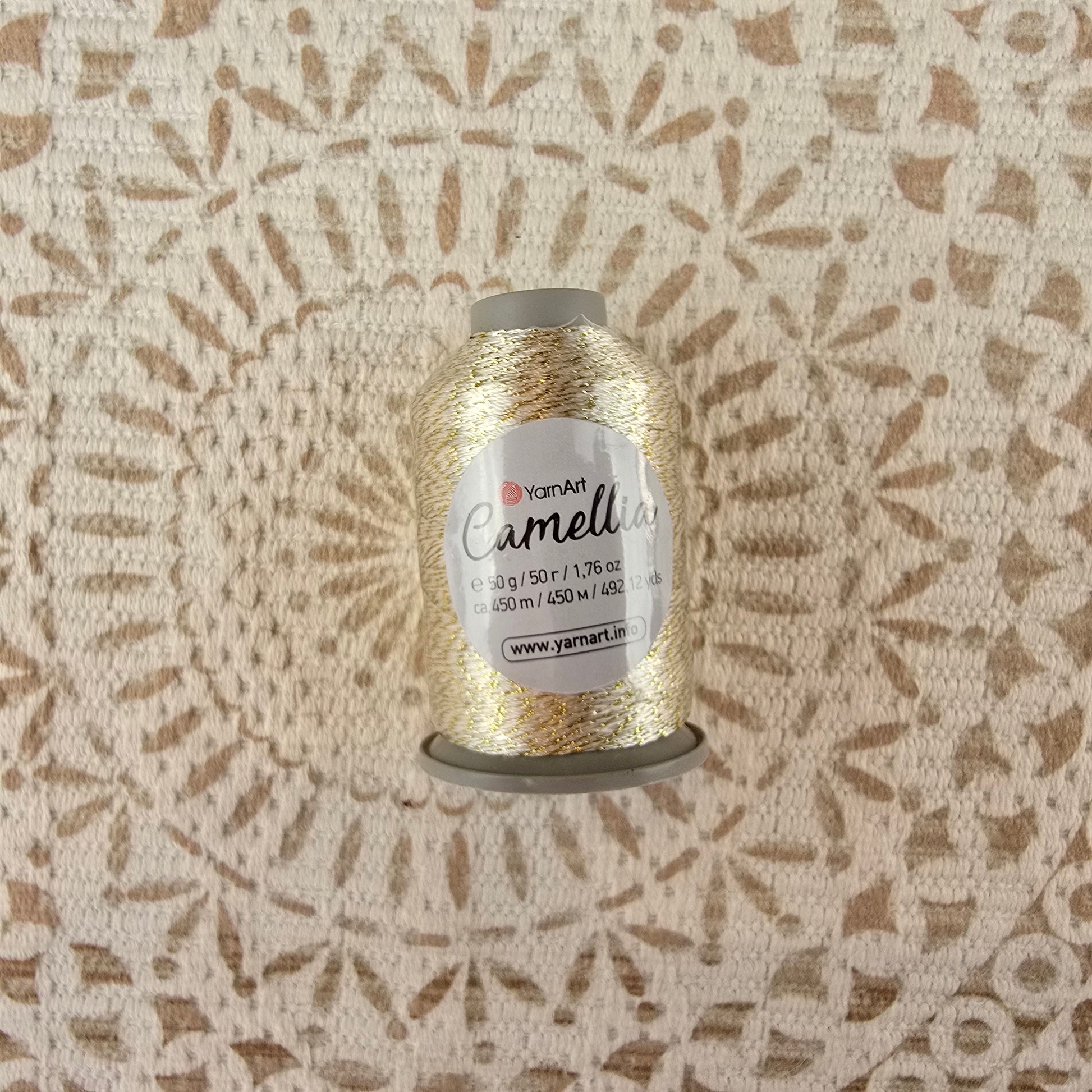 YarnArt Camellia – Hilo Metálico Fino con Brillo para Bordado y Detalles – 91% Poliéster 9% Poliéster Metálico - Color Dorado