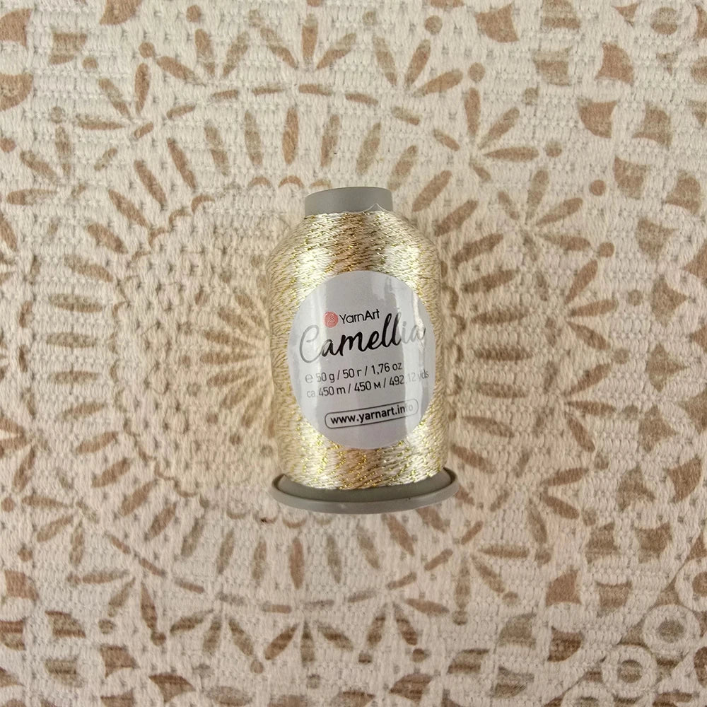 YarnArt Camellia – Hilo Metálico Fino con Brillo para Bordado y Detalles – 91% Poliéster 9% Poliéster Metálico - Color Dorado