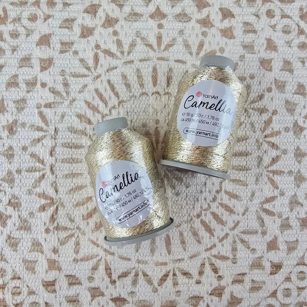 YarnArt Camellia – Hilo Metálico Fino con Brillo para Bordado y Detalles – 91% Poliéster 9% Poliéster Metálico - Color Dorado