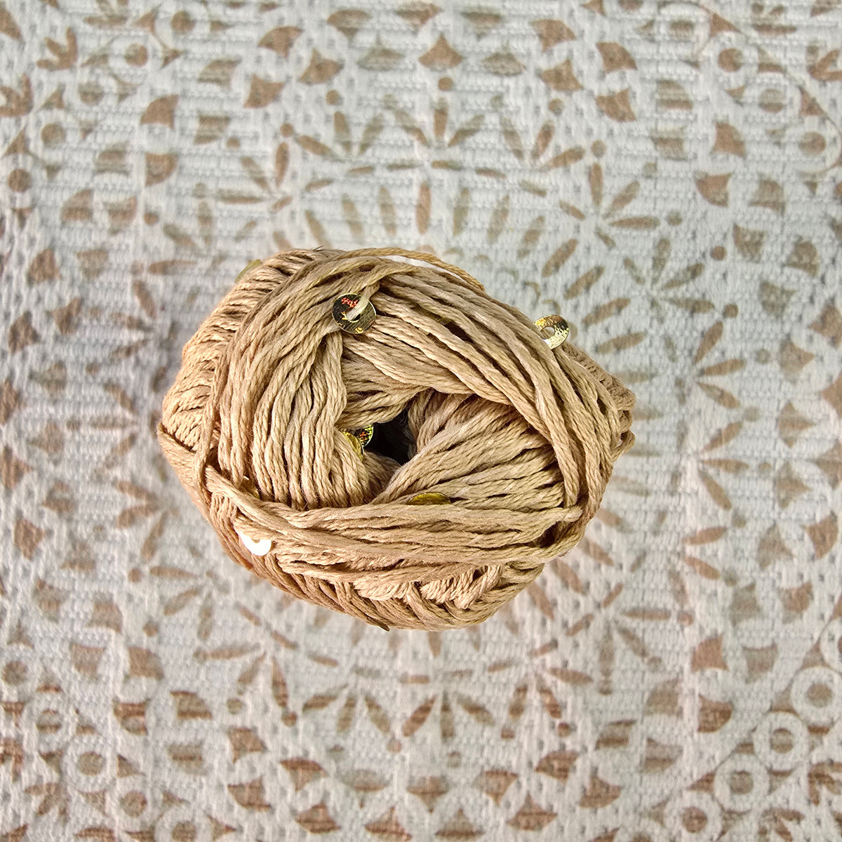 Ovillo YarnArt Cotton Gold Paillettes color Beige con lentejuelas