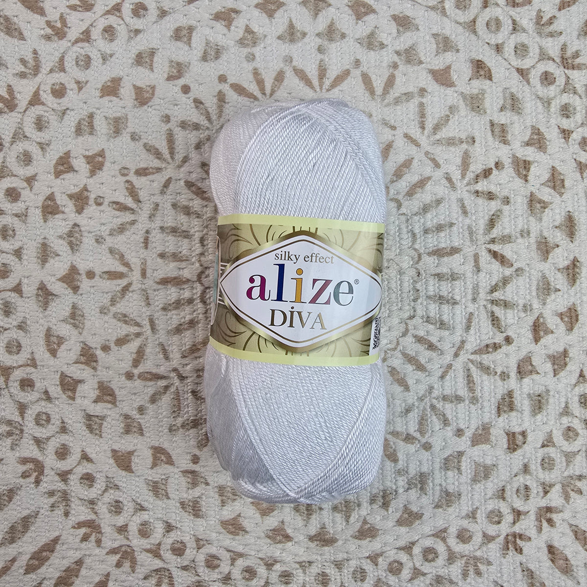 Diva de Alize – Ovillo Sedoso con Brillo 100g, 350m – 100% Microfibra Acrílica - Color Blanco