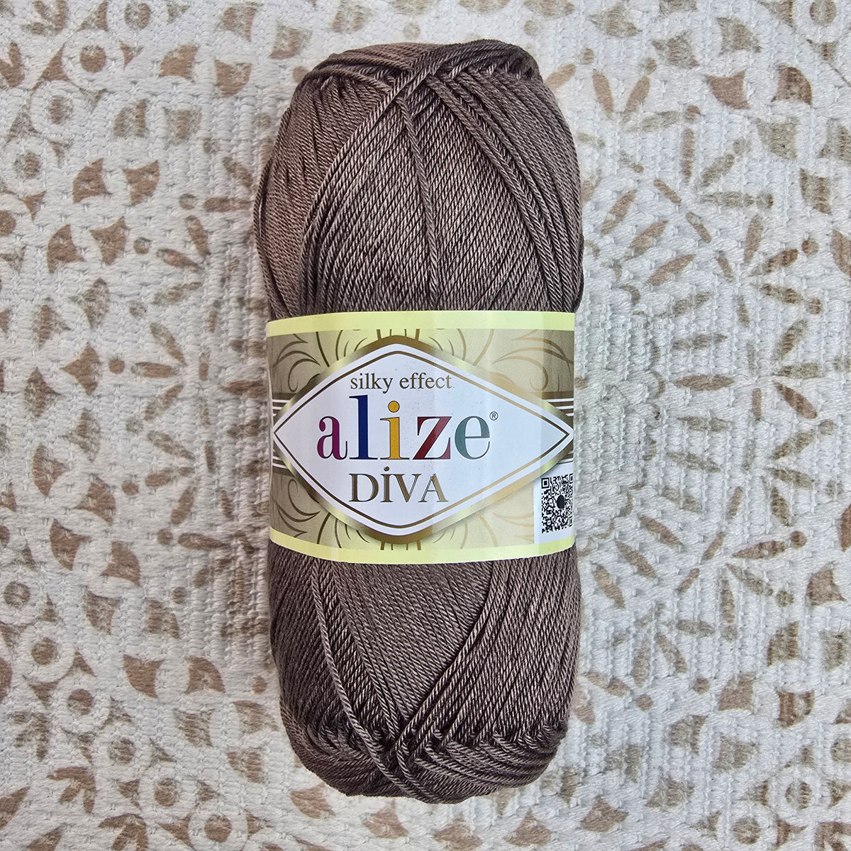 Diva de Alize – Ovillo Sedoso con Brillo 100g, 350m – 100% Microfibra Acrílica - Color Cafe