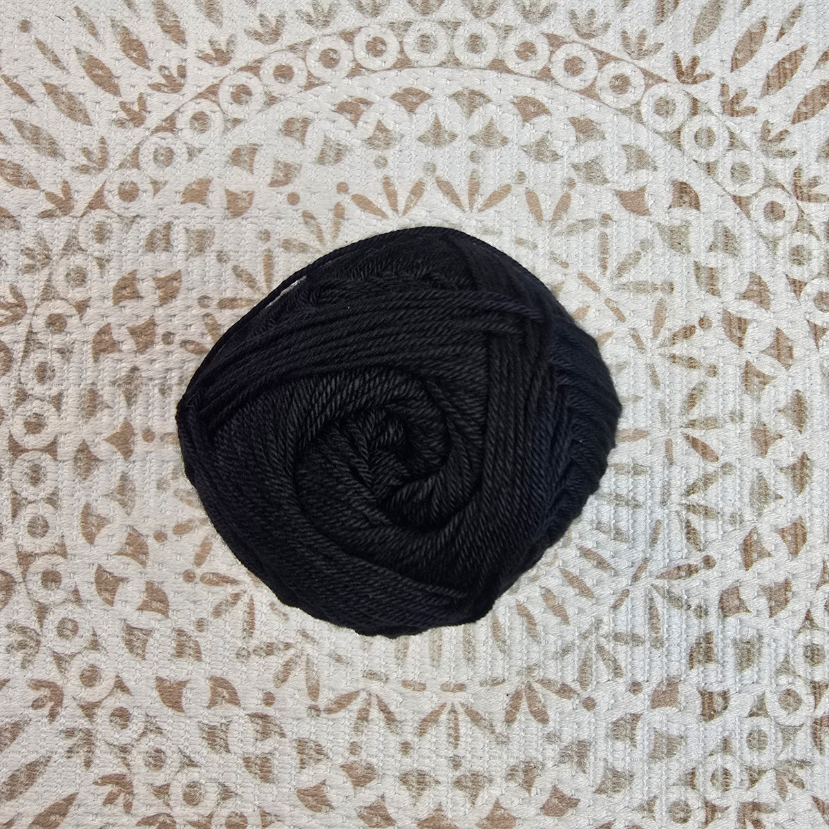 Diva de Alize – Ovillo Sedoso con Brillo 100g, 350m – 100% Microfibra Acrílica - Color Negro