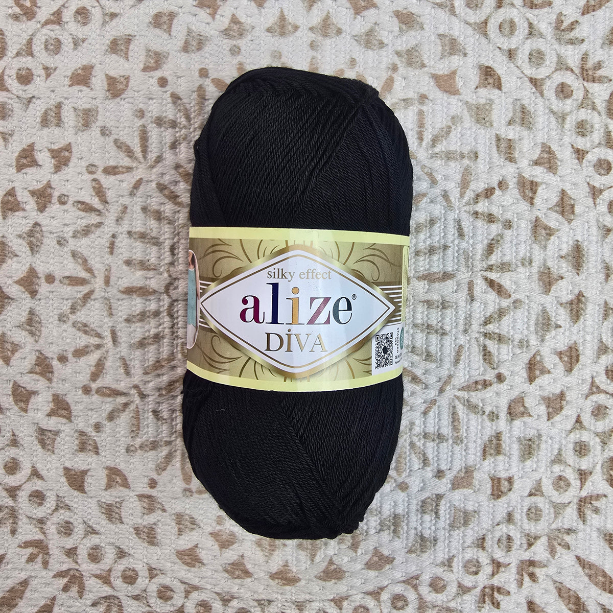 Diva de Alize – Ovillo Sedoso con Brillo 100g, 350m – 100% Microfibra Acrílica - Color Negro