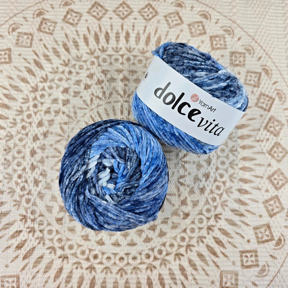 Lana Chenille Dolce Vita de YarnArt – Textura Aterciopelada Premium – 100% Poliéster - Color Azul