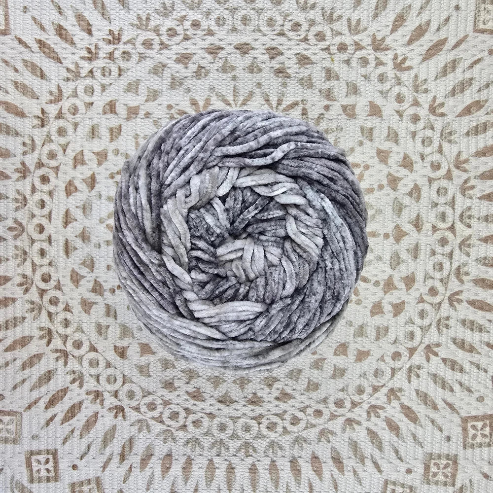 Lana Chenille Dolce Vita de YarnArt – Textura Aterciopelada Premium – 100% Poliéster - Color Gris_Blanco