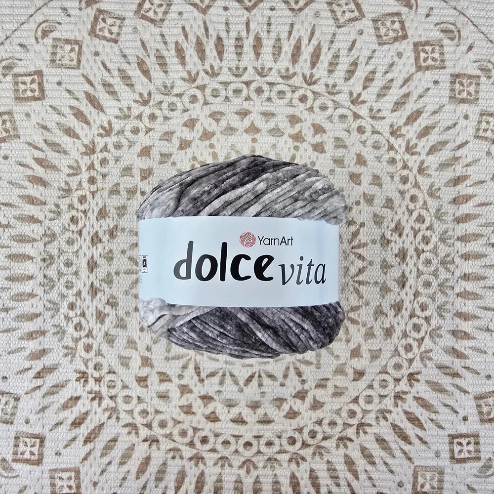 Lana Chenille Dolce Vita de YarnArt – Textura Aterciopelada Premium – 100% Poliéster - Color Gris_Blanco