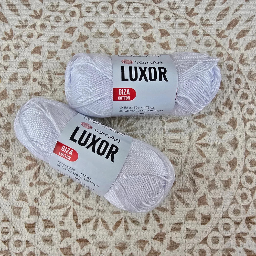 Ovillo de hilo YarnArt Luxor Giza Cotton 100% algodón mercerizado color blanco, ideal para tejer y crochet.