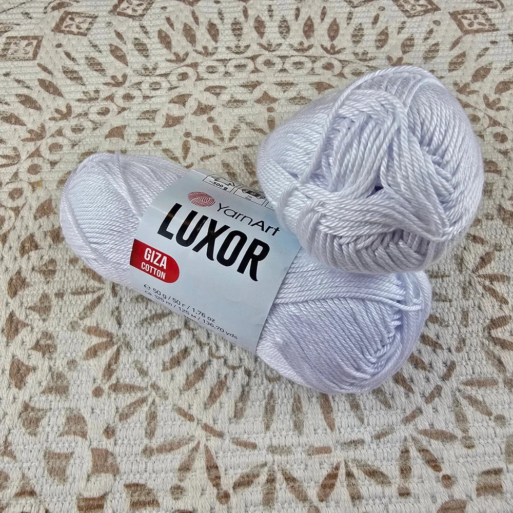 Ovillo de hilo YarnArt Luxor Giza Cotton 100% algodón mercerizado color blanco, ideal para tejer y crochet.