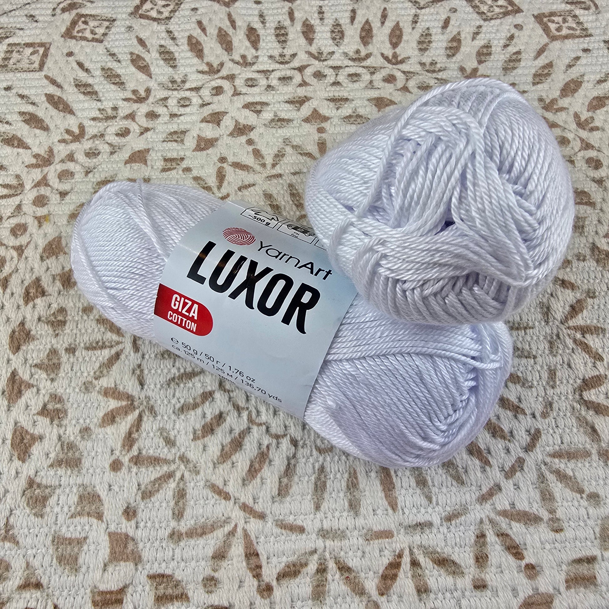 Ovillo de hilo YarnArt Luxor Giza Cotton 100% algodón mercerizado color blanco, ideal para tejer y crochet.