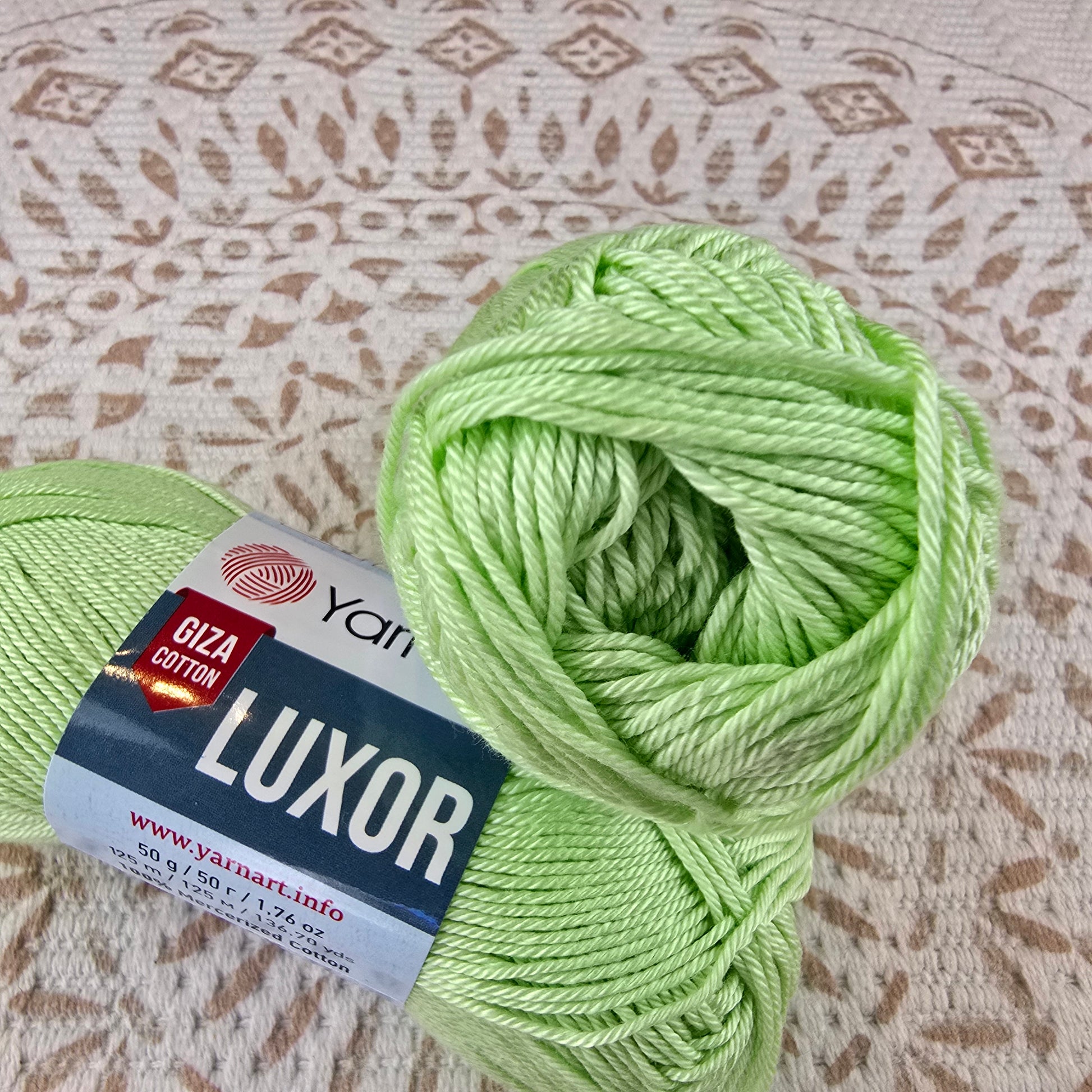 Ovillo de hilo YarnArt Luxor Giza Cotton 100% algodón mercerizado color verde pistacho, ideal para tejer y crochet.