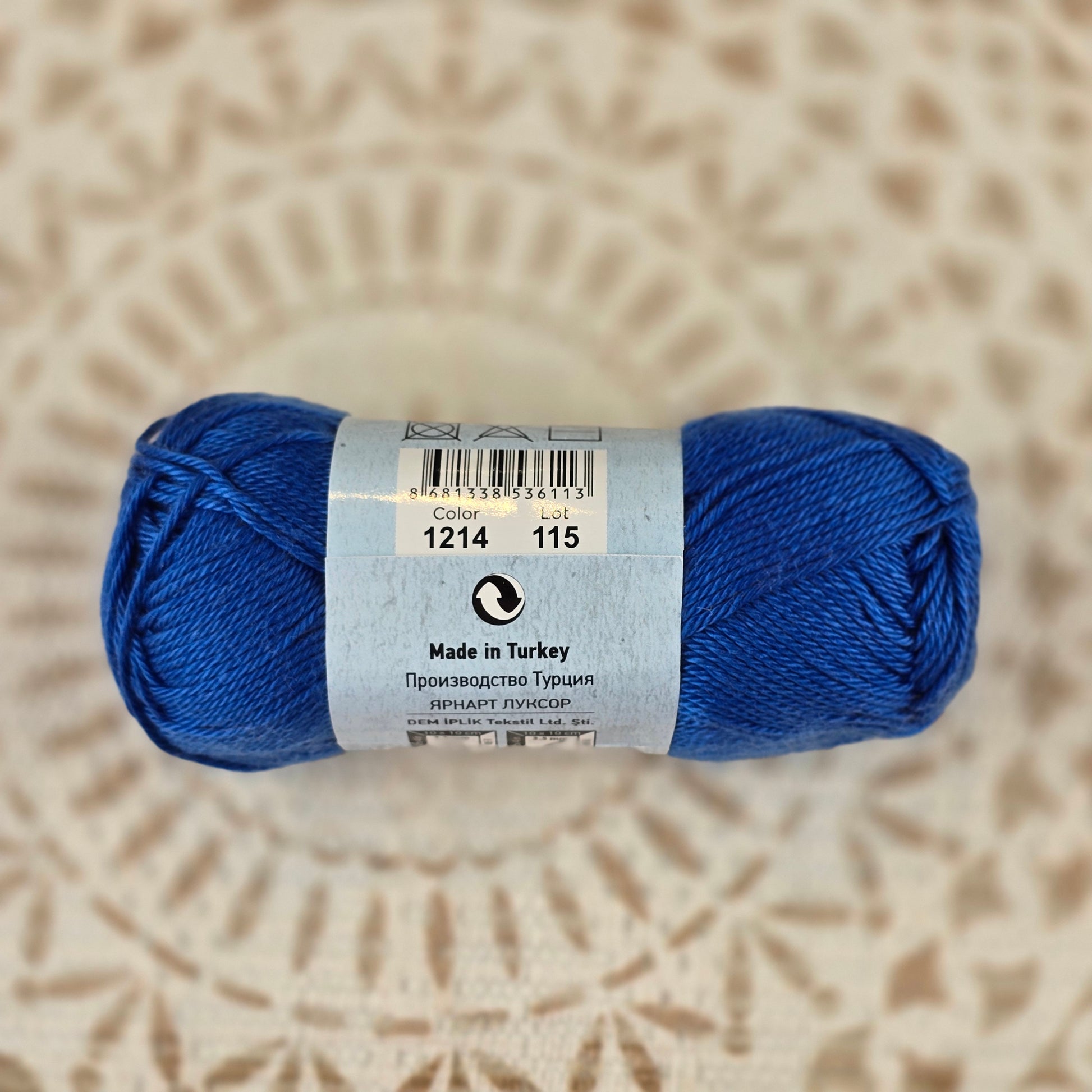 Ovillo de hilo YarnArt Luxor Giza Cotton 100% algodón mercerizado color azul rey, ideal para tejer y crochet.