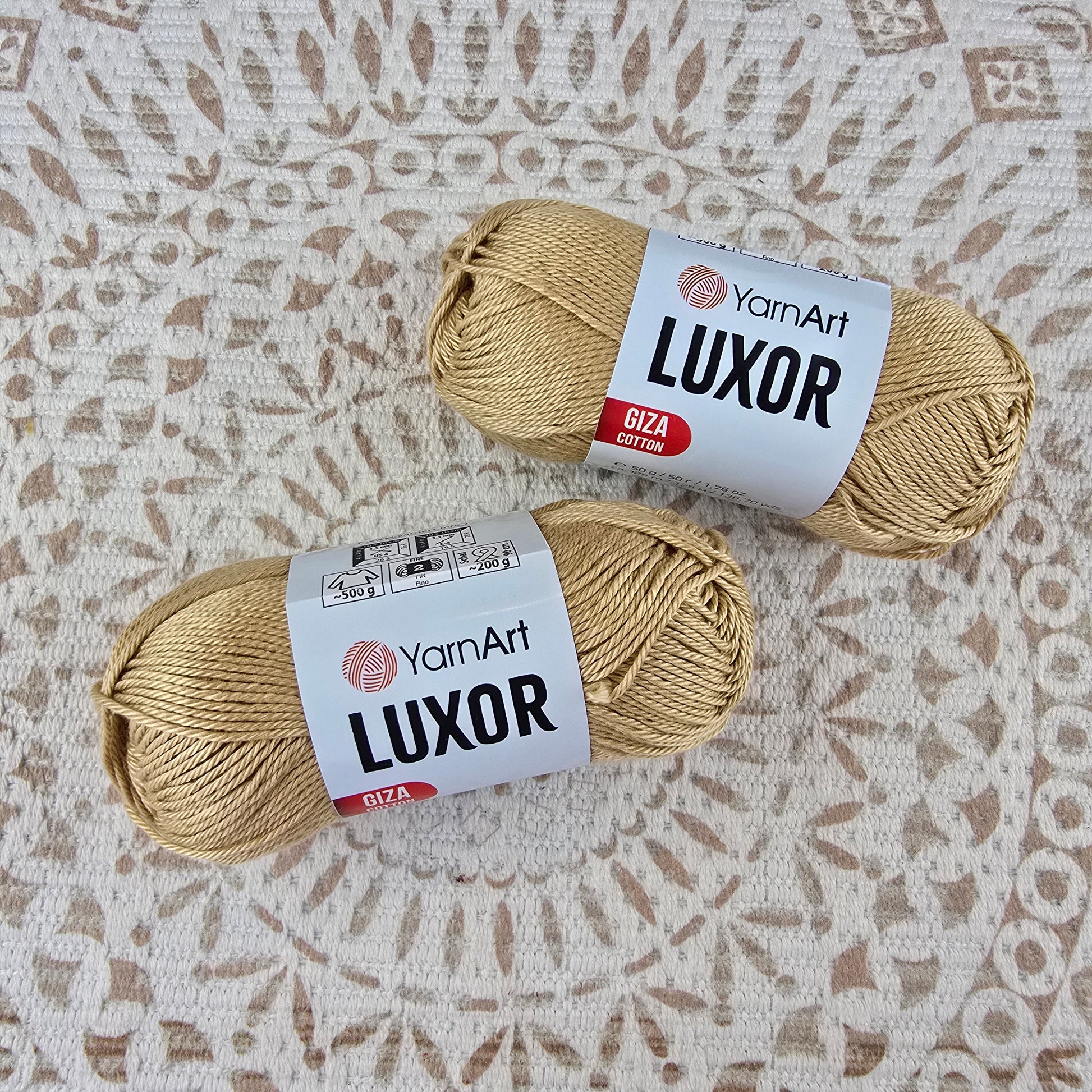 Ovillo de hilo YarnArt Luxor Giza Cotton 100% algodón mercerizado color dorado beige, ideal para tejer y crochet.