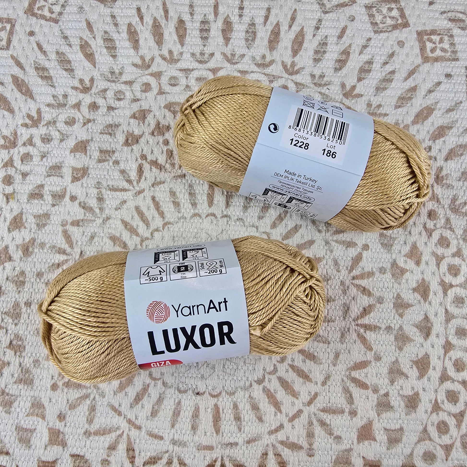 Ovillo de hilo YarnArt Luxor Giza Cotton 100% algodón mercerizado color dorado beige, ideal para tejer y crochet.