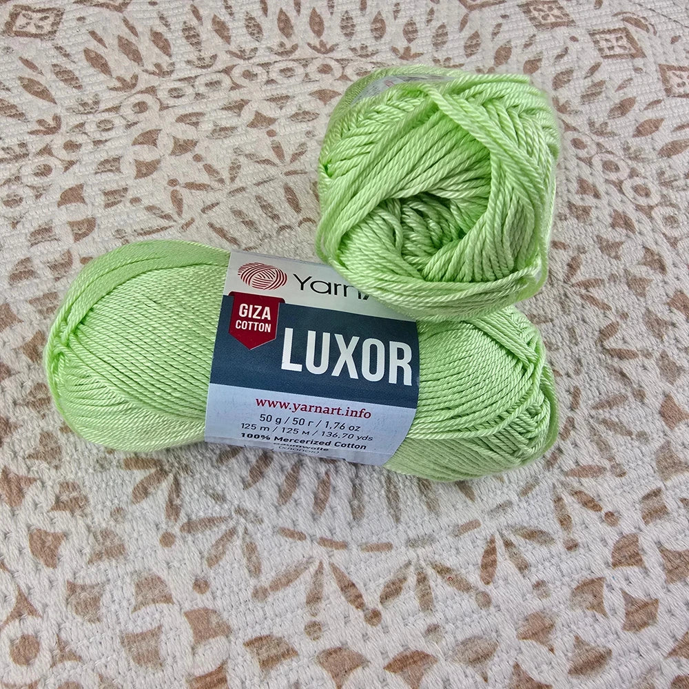 Ovillo de hilo YarnArt Luxor Giza Cotton 100% algodón mercerizado color verde pistacho, ideal para tejer y crochet.