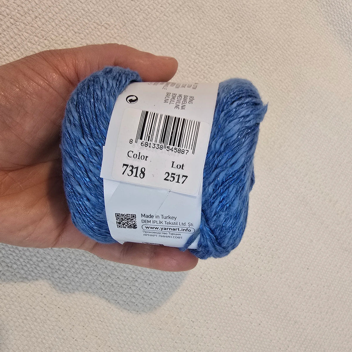 Linen Soft de YarnArt – Ovillo Fresco con Caída Natural 100g – 30% Lino 36% Viscosa 34% Algodón - Color Azul