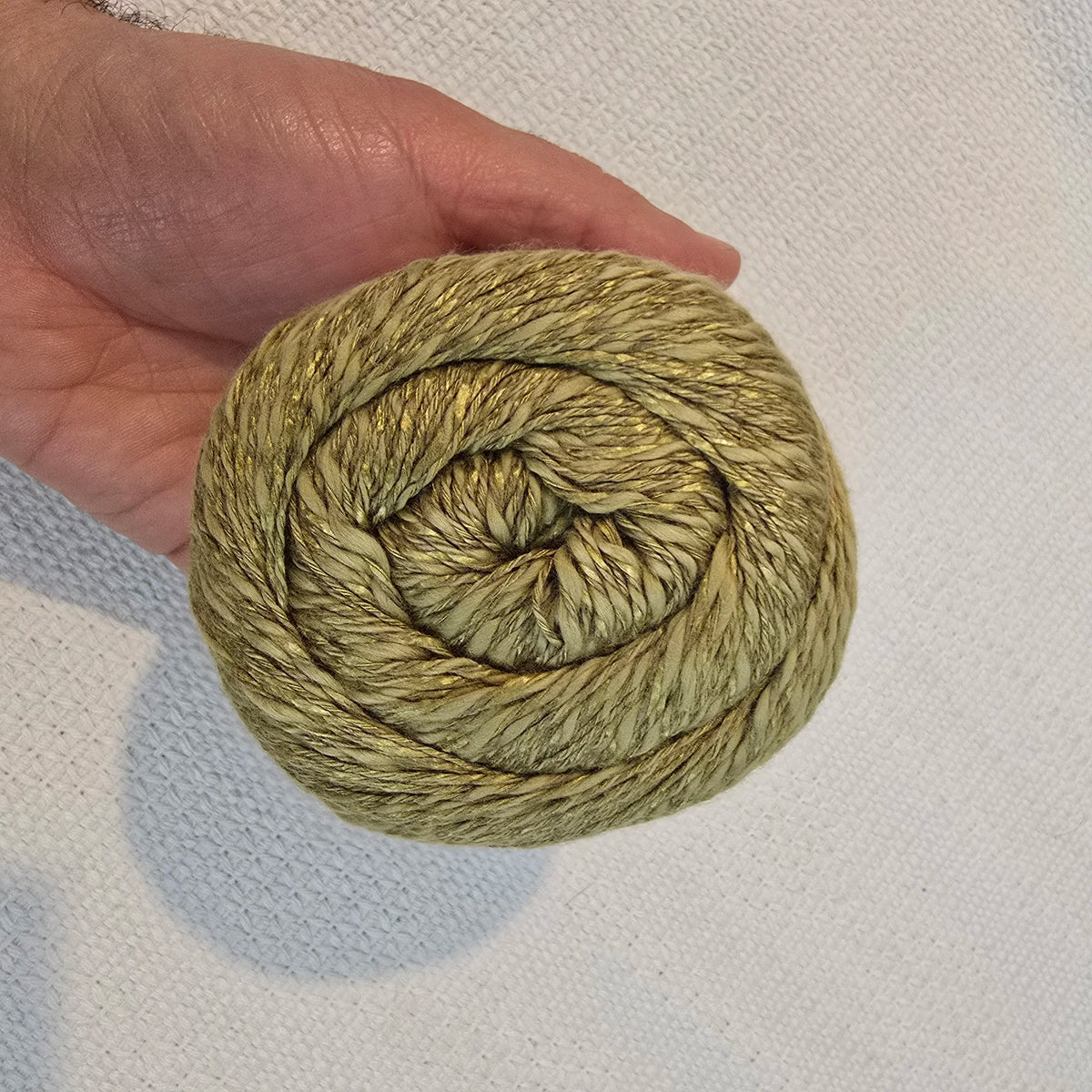 Linen Soft de YarnArt – Ovillo Fresco con Caída Natural 100g – 30% Lino 36% Viscosa 34% Algodón - Color Verde_Oliva