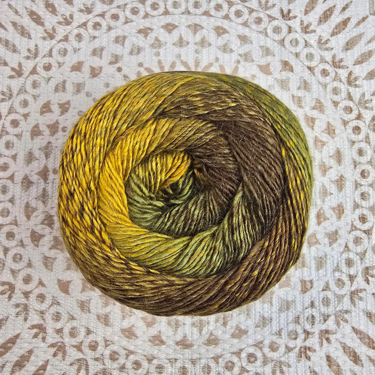 Mirage de YarnArt – Ovillo Fine 150g 500m – 20% Lana 80% Acrílico - Color Mostaza