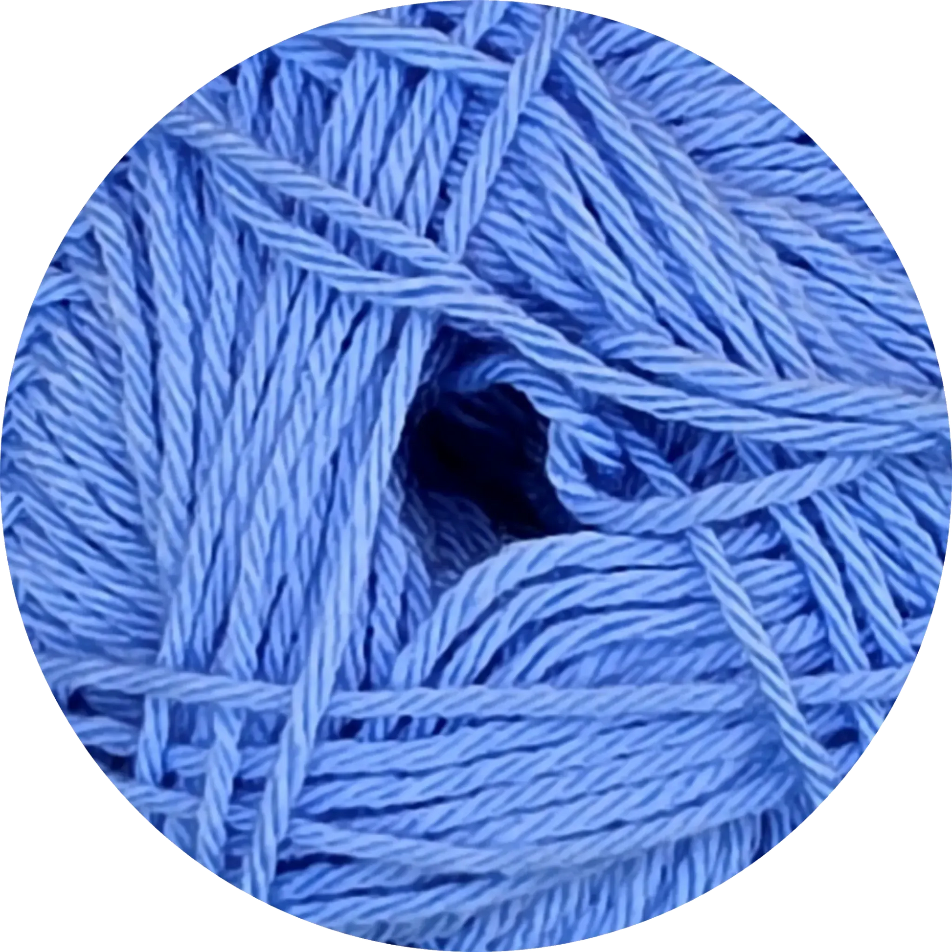 Ovillo de lana de microfibra premium Ukryl Baby Soft ultra suave color celeste para proyectos de tejido de bebés.