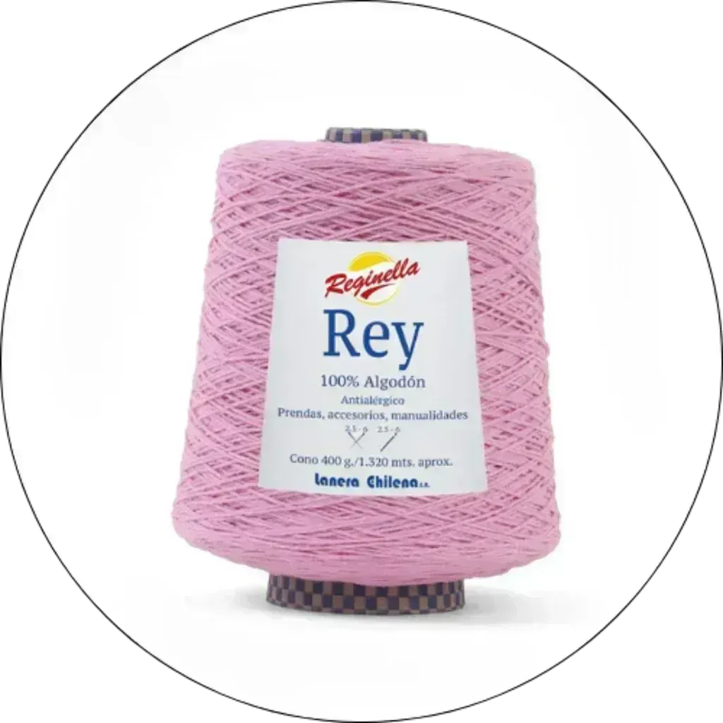 Cono de hilo 100% algodón Reginella Rey en color rosado claro, ideal para tejer prendas, accesorios y manualidades, antialérgico, 400g.