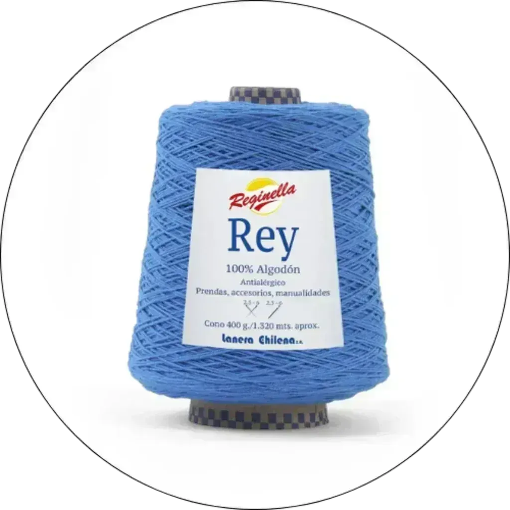 Cono de hilo de algodon 100% antialergico Reginella Rey en color azul medio, ideal para tejer y manualidades.