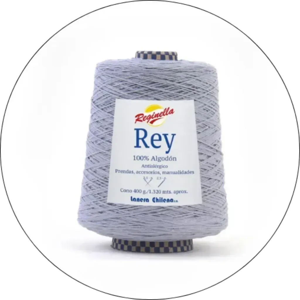 Cono de hilo de algodón Reginella Rey color celeste claro, 400g, 100% antialérgico, para tejer prendas y manualidades.