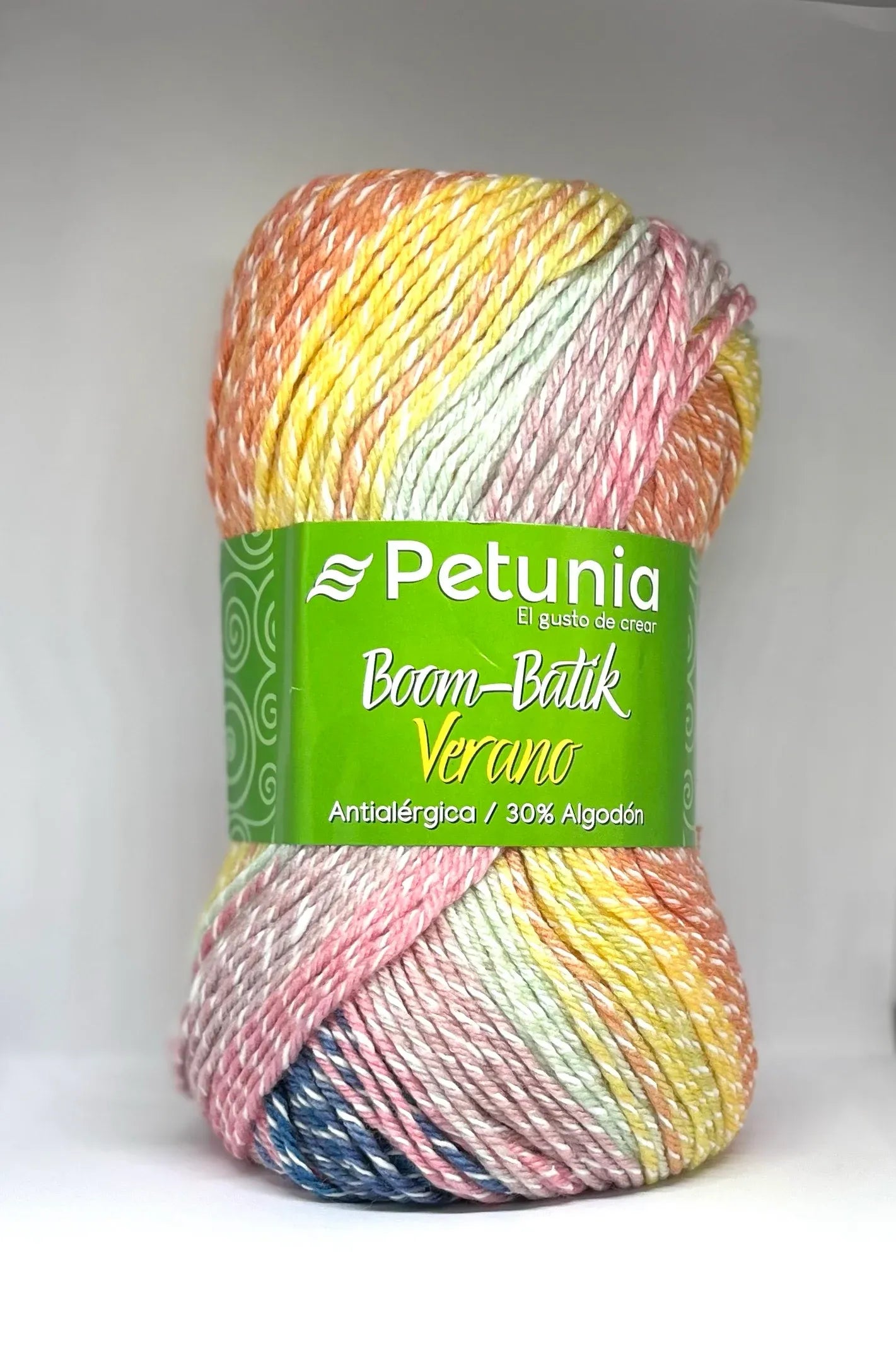 Ovillo de lana Petunia Boom-Batik Verano multicolor, matizado en tonos pastel de amarillo, rosa, azul, naranja. Antialérgico, 30% algodón.