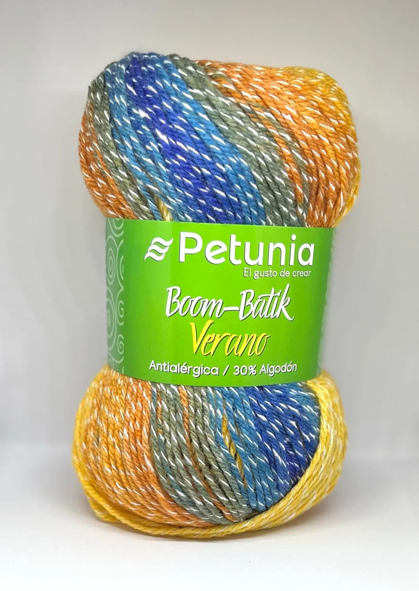 Ovillo de lana Petunia Boom-Batik Verano matizado, colores azul, naranja, verde y amarillo con motas blancas, 30% algodón.