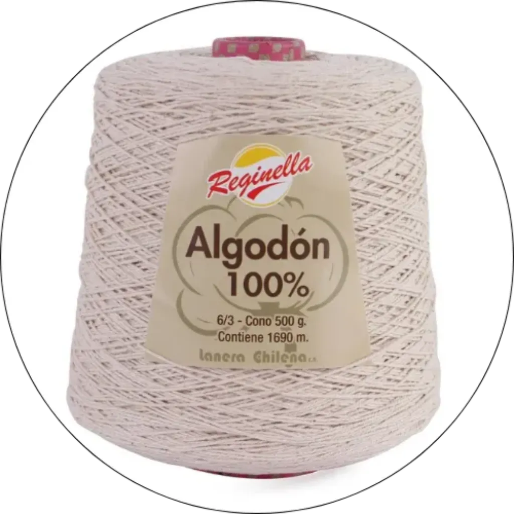 Cono de hilo de algodon 100% Reginella de 500g en color crudo, ideal para tejer y proyectos de manualidades.