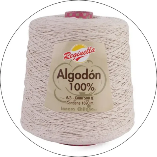 Cono de hilo de algodon 100% Reginella de 500g en color crudo, ideal para tejer y proyectos de manualidades.