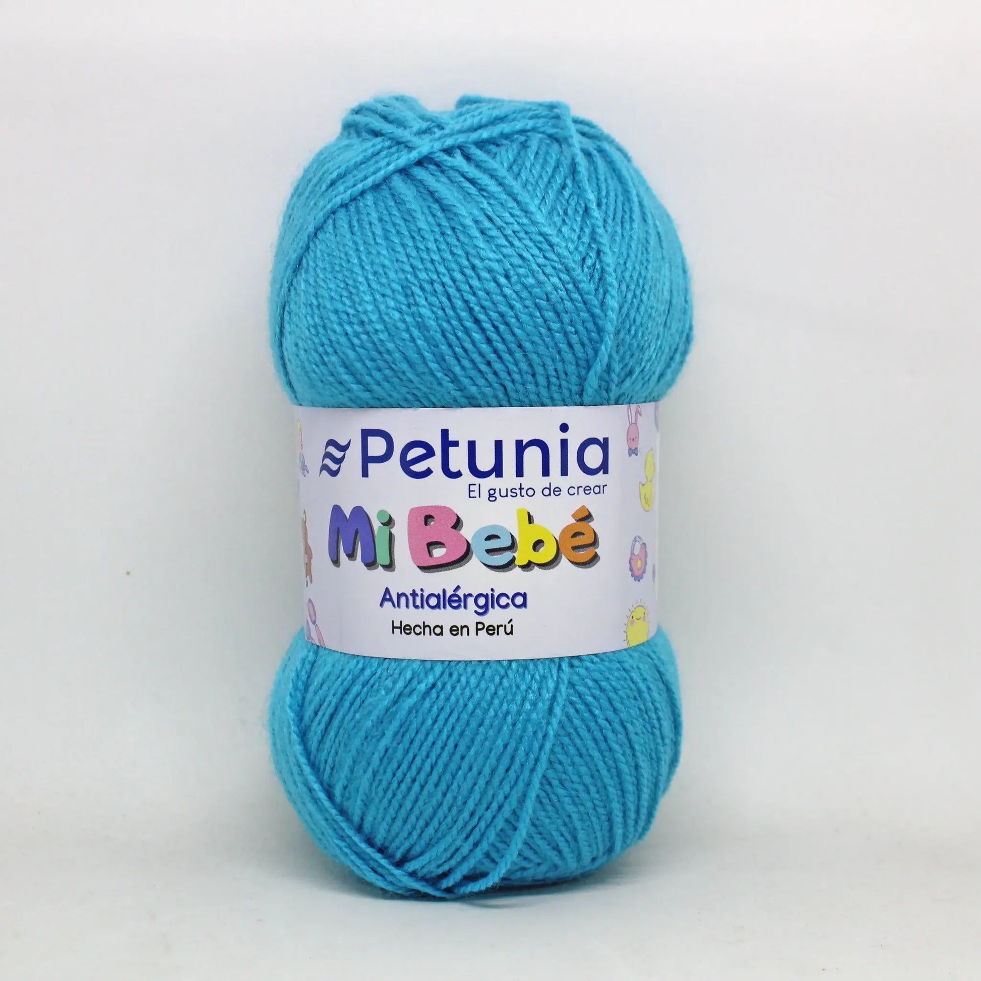 Ovillo de lana acrílica Petunia Mi Bebé color celeste claro, antialérgico, con etiqueta blanca, ideal para tejidos de bebé.