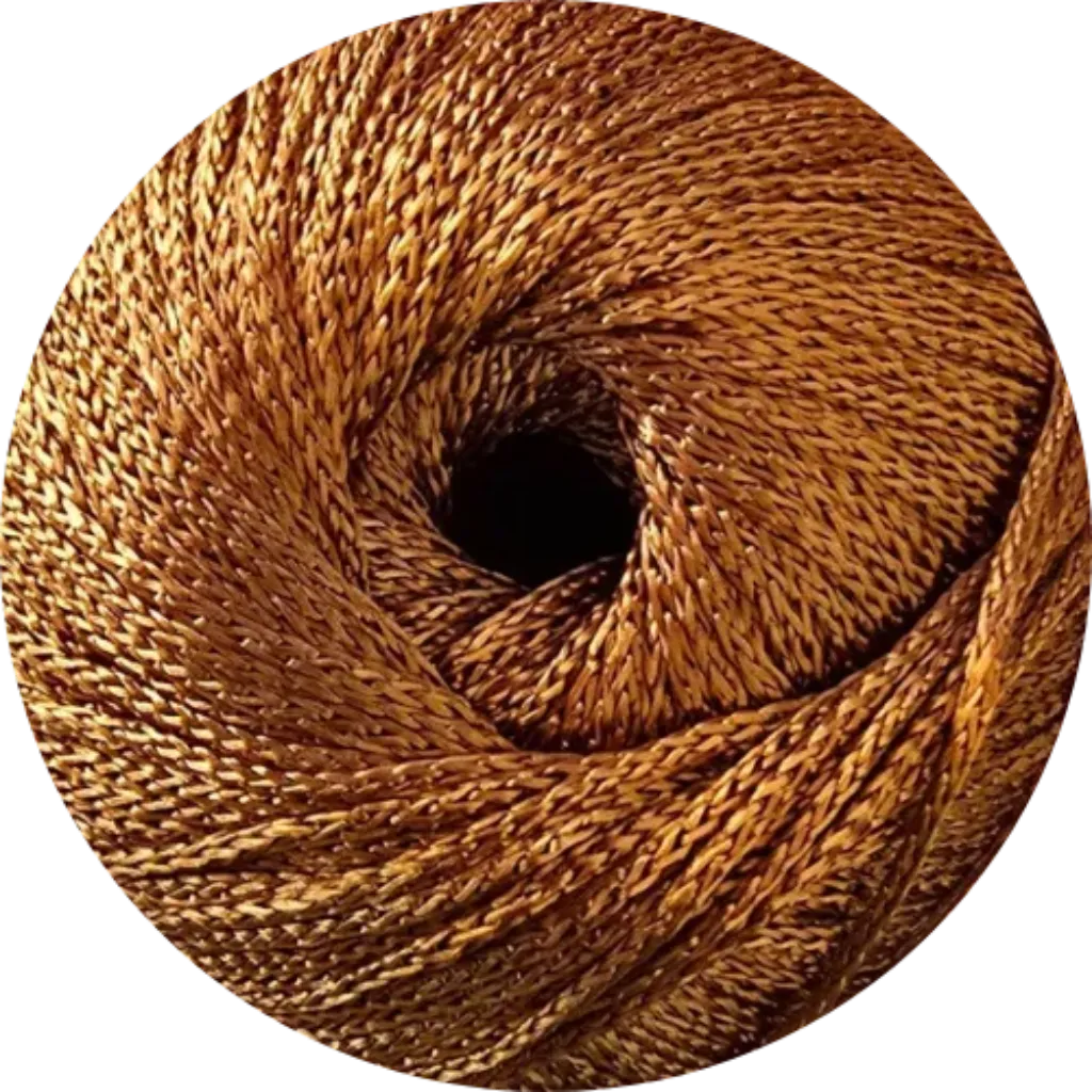 Ovillo de hilado de viscosa color cobre brillante con textura sedosa, ideal para tejidos finos y proyectos artesanales