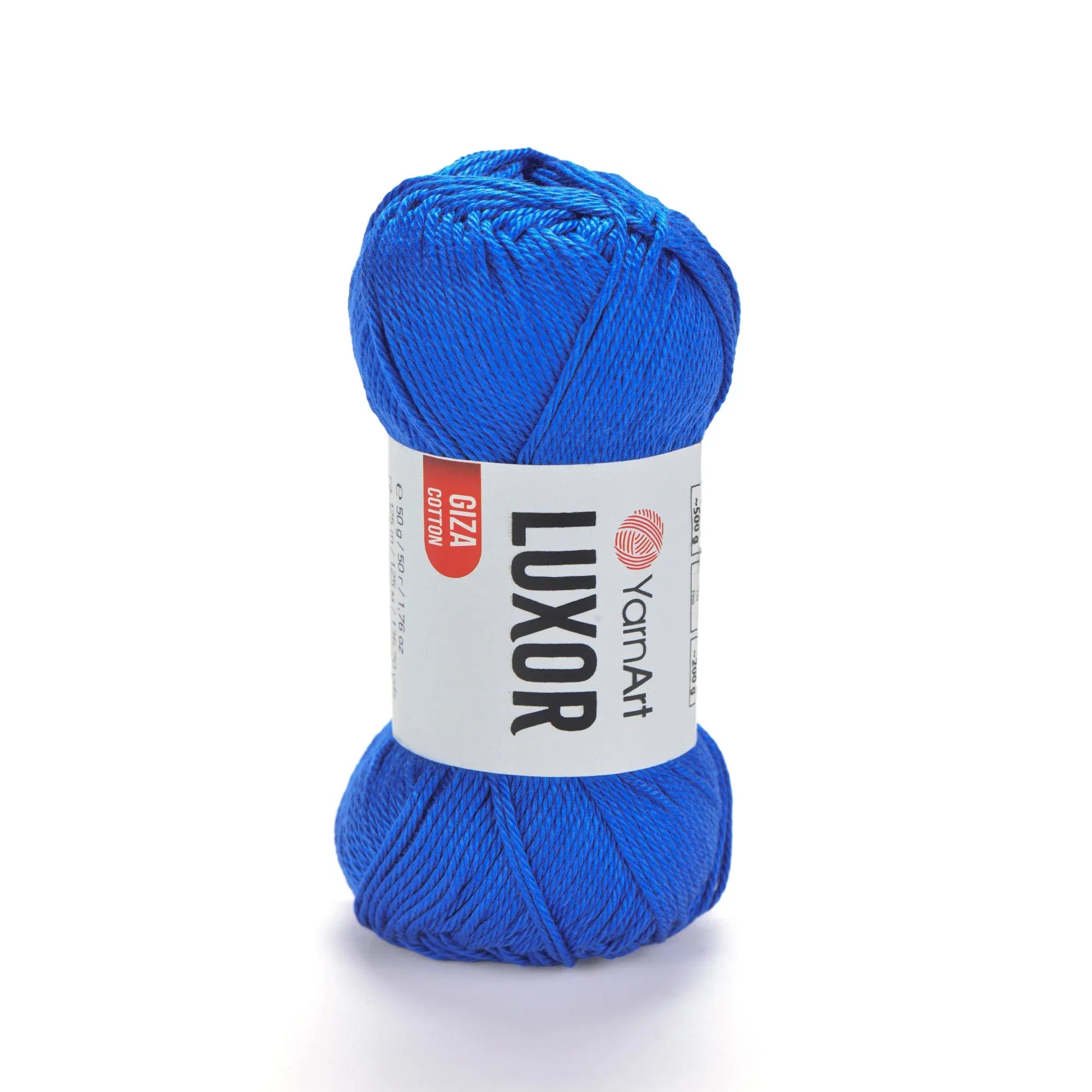 Ovillo de hilo YarnArt Luxor de algodon Giza mercerizado color azul rey sobre fondo blanco, ideal para tejidos.