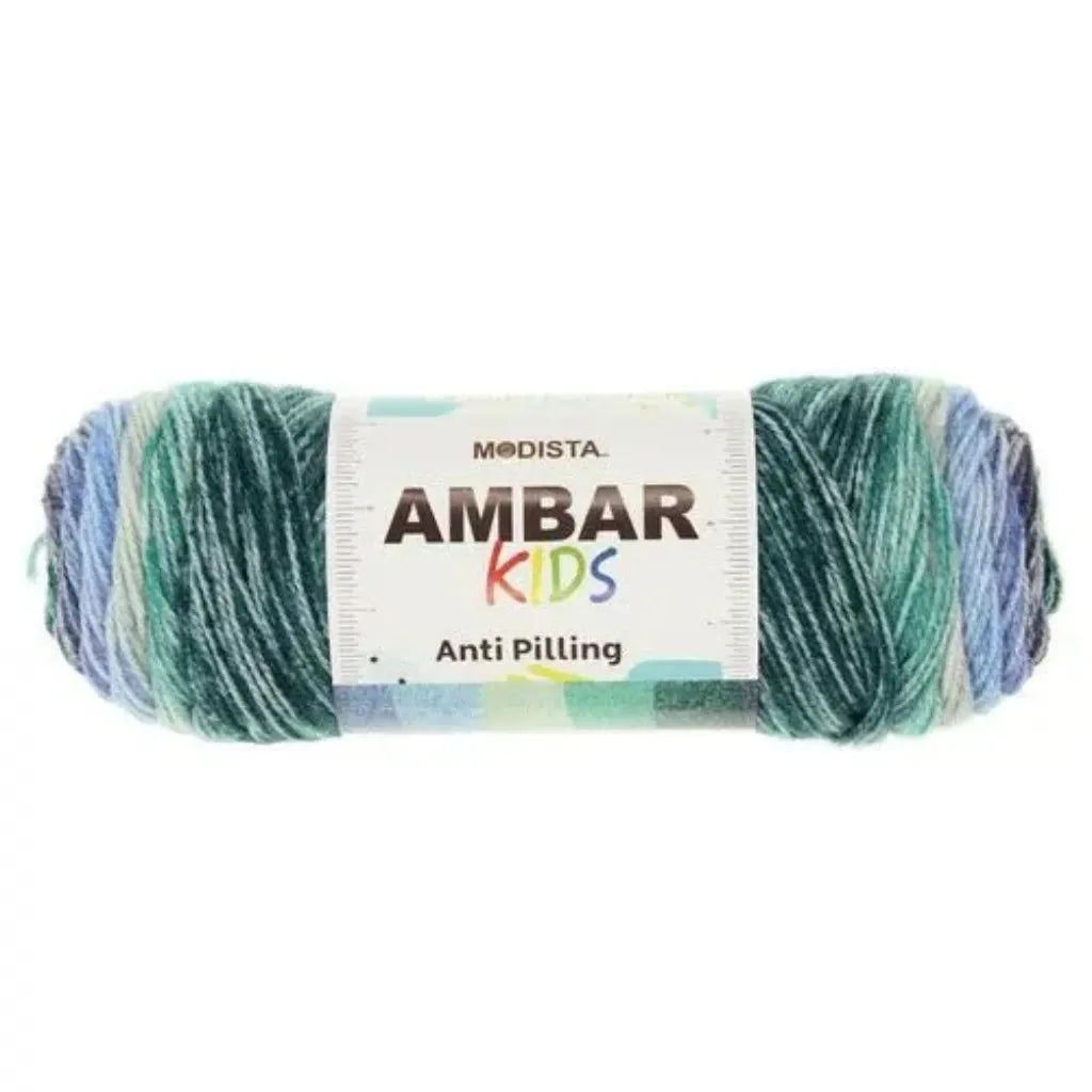 Ovillo Modista Ambar Kids anti-pilling 100% acrilico, suave e hipoalergenico para bebe, en tonos azules y verdes.