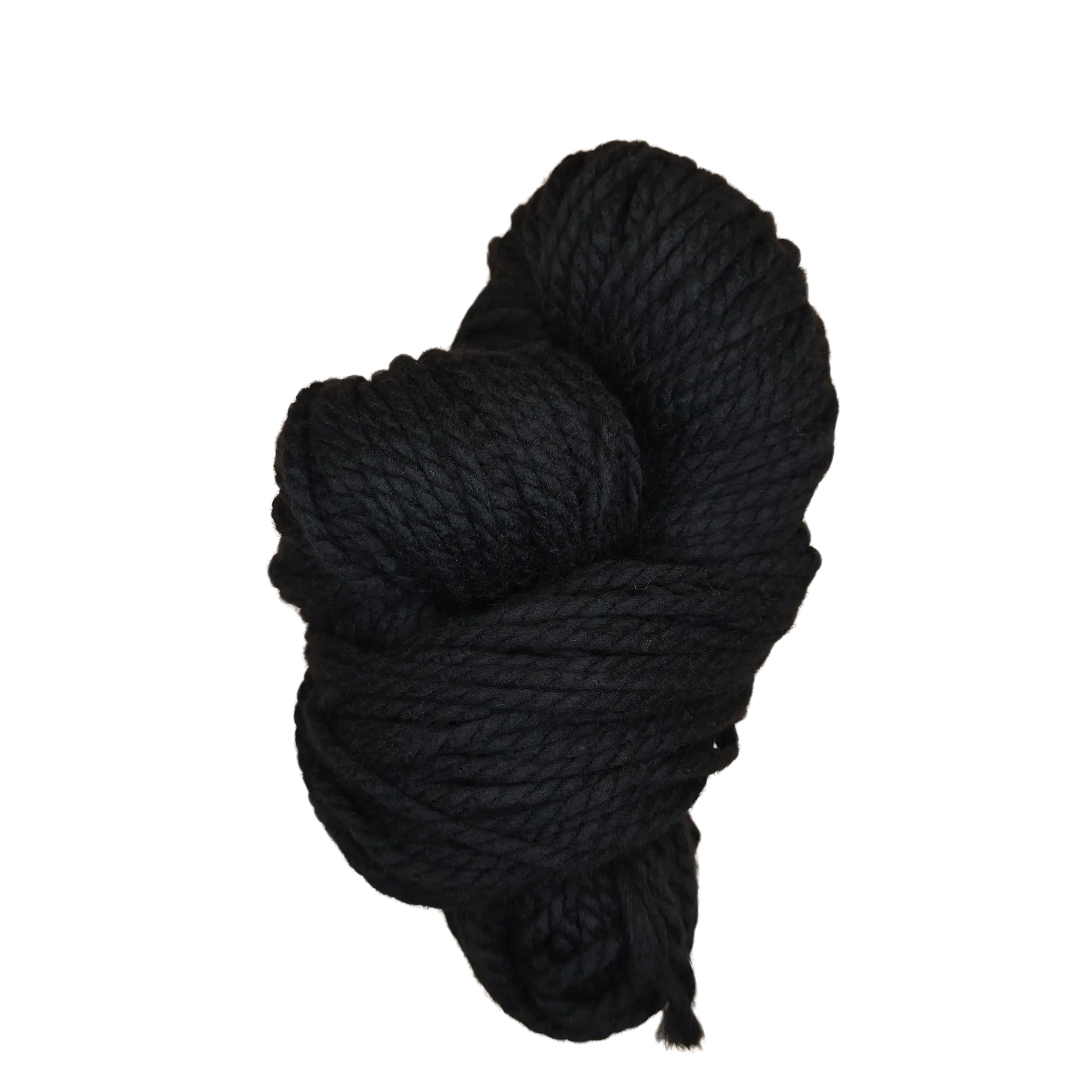 Madeja de lana acrílica suave de color negro cuervo, ideal para tejer prendas y accesorios.