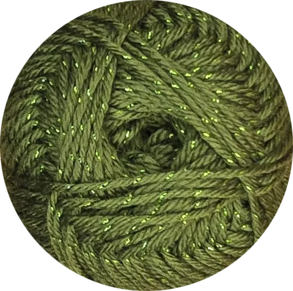 Ovillo de lana acrílica verde oscuro con brillos de lurex dorado, ideal para tejidos y manualidades.