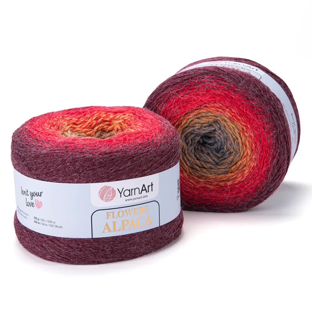 Dos ovillos de lana YarnArt Flowers Alpaca con degradado de colores rojos, naranjas y grises, perfectos para tejer proyectos únicos.
