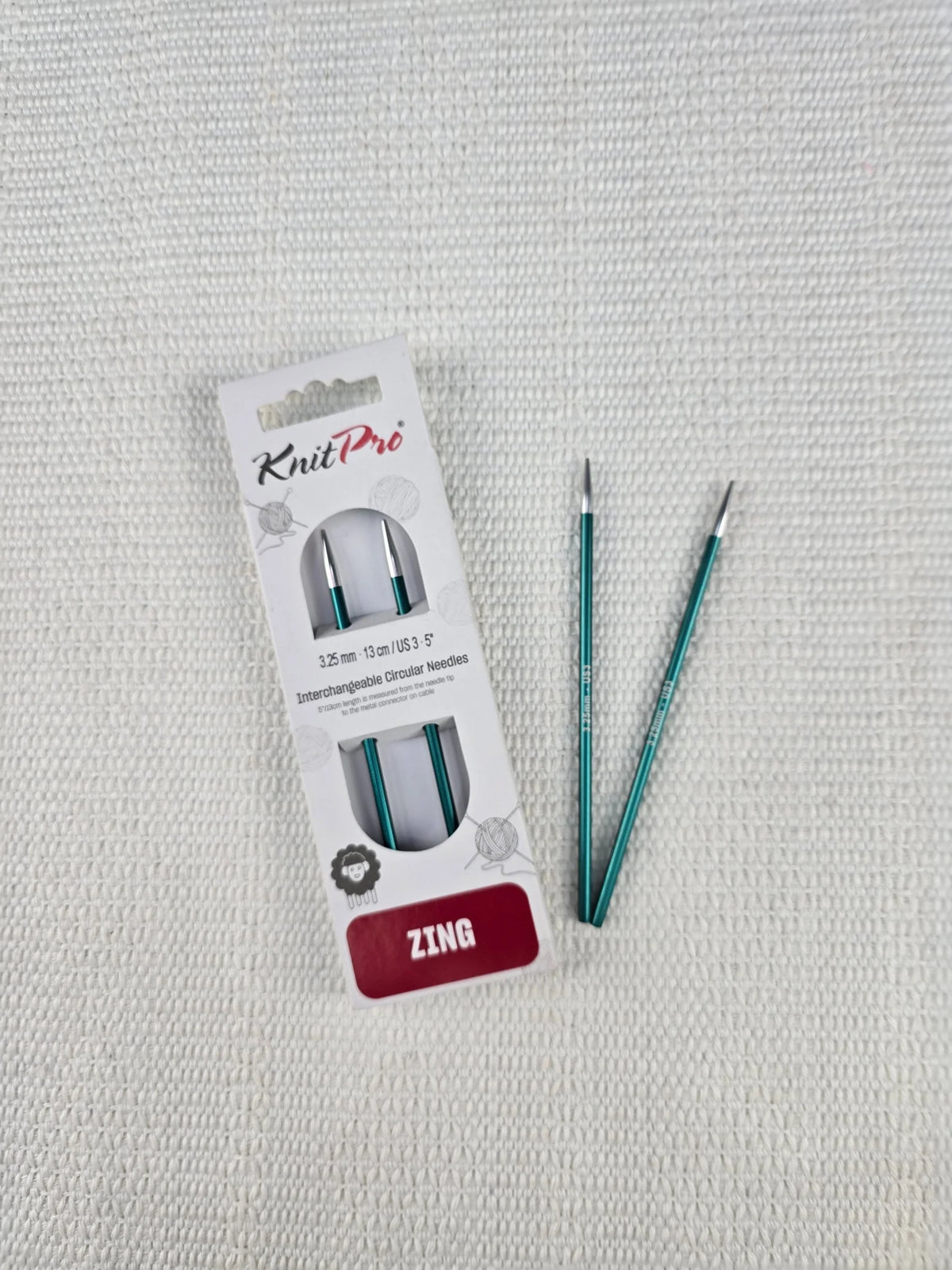 Detalle de los palillos intercambiables Knit Pro Zing 3.25 mm (US3).