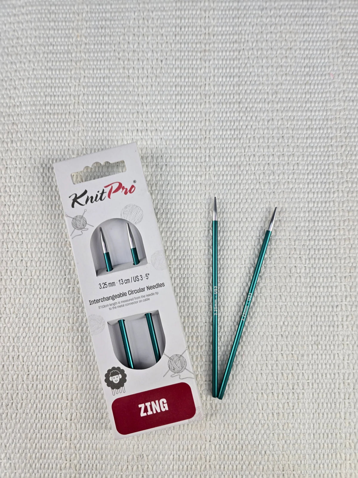 Detalle de los palillos intercambiables Knit Pro Zing 3.25 mm (US3).