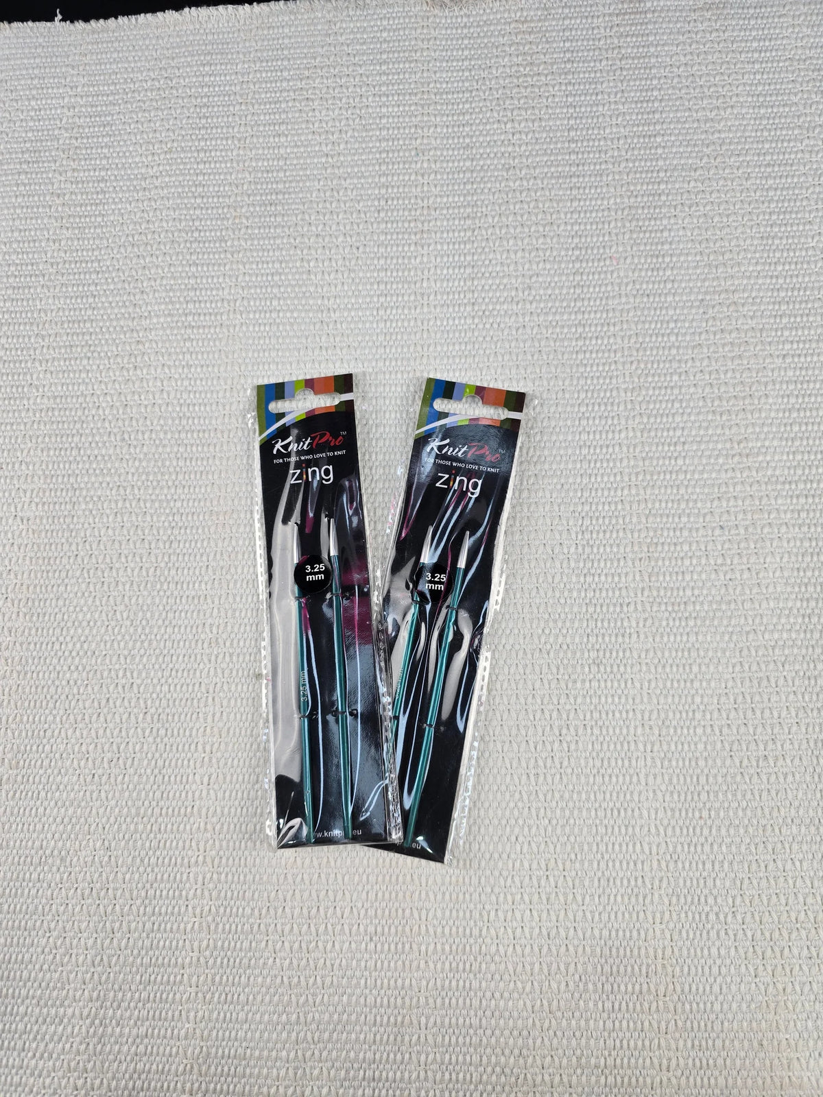 Detalle de los palillos intercambiables Knit Pro Zing 3.25 mm (US3).