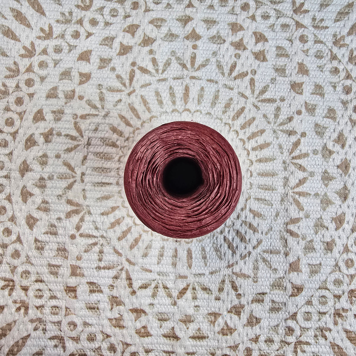 Papiro de YarnArt - 100% Fibra de Papel para Tejer y Manualidades - Color Vino_1320